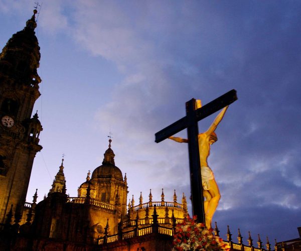 Easter-Holy-Week-Santiago-de-Compostela-Joe-Walsh-Tours